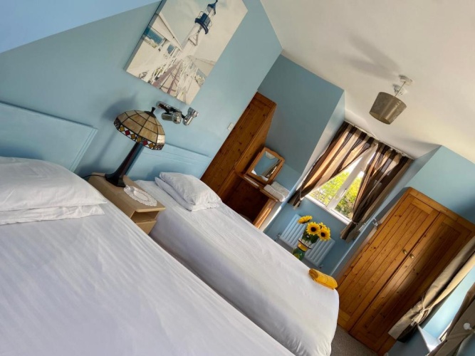Standard Triple room