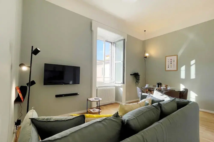 Elegant apt in Historical Building