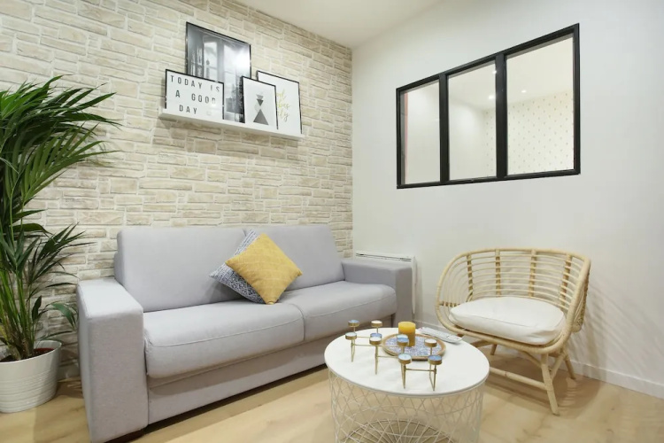 2 Bedrooms 253 St Denis