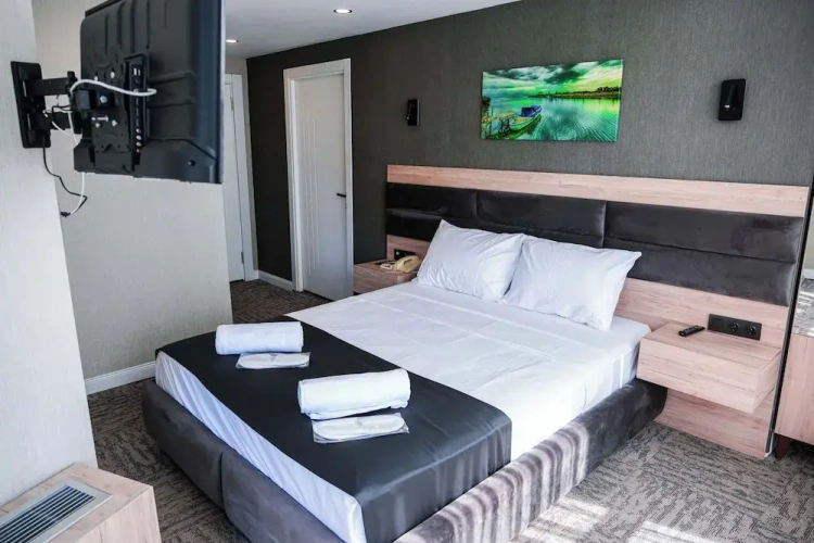 Standard Triple Family room with city view