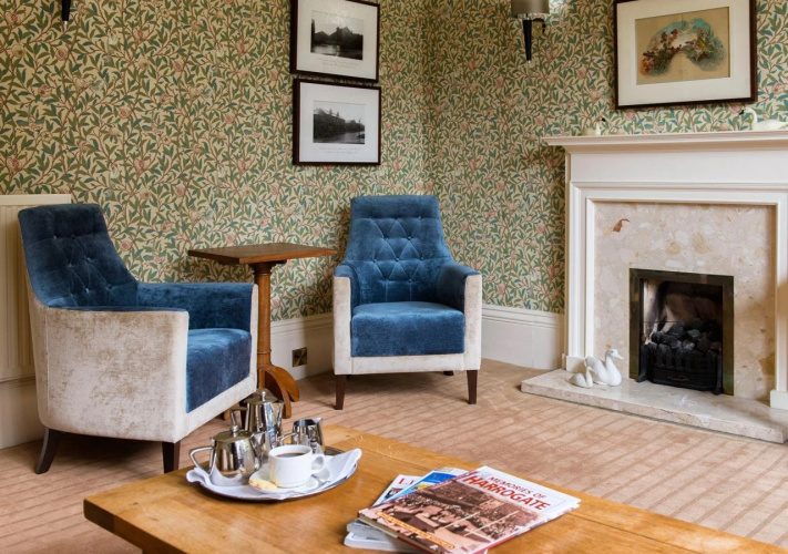 Ascot House Hotel