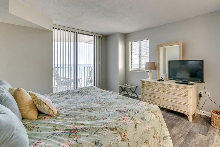 4 Bedrooms Standard room beachfront
