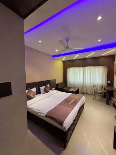 Deluxe Double room with city view