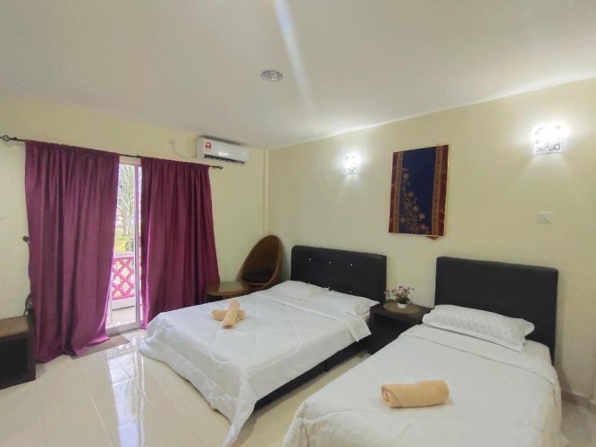 Standard Triple room with balcony