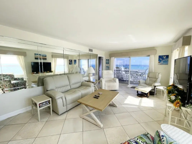 449 El Matador 2 Bedroom Condo by RedAwning
