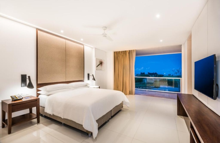 Double Junior Suite with partial ocean view