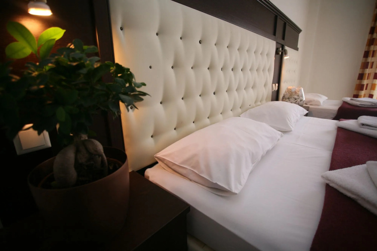 Adonis Hotel