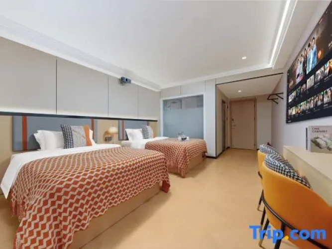Standard Twin room with city view