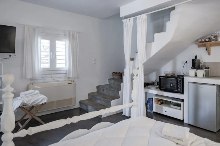 Kyon Beach Suites Kythnos