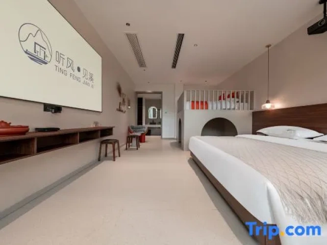 Standard Quadruple Family room