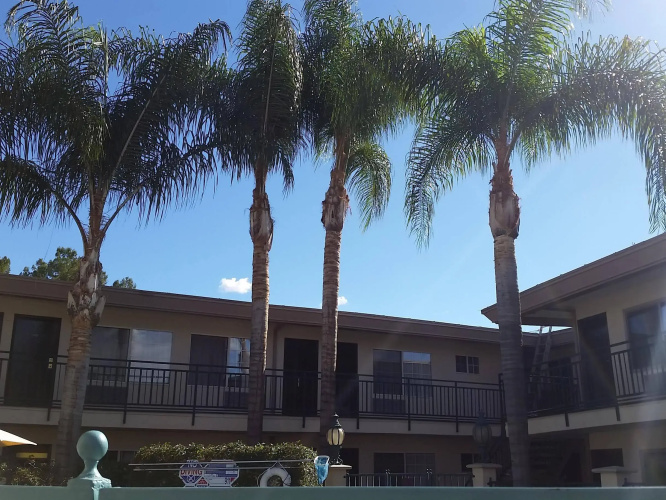 Tarzana Inn