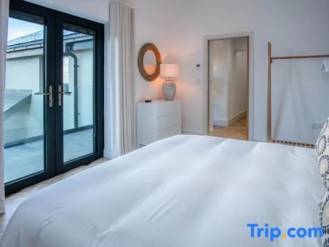 3 Bedrooms Apartment
