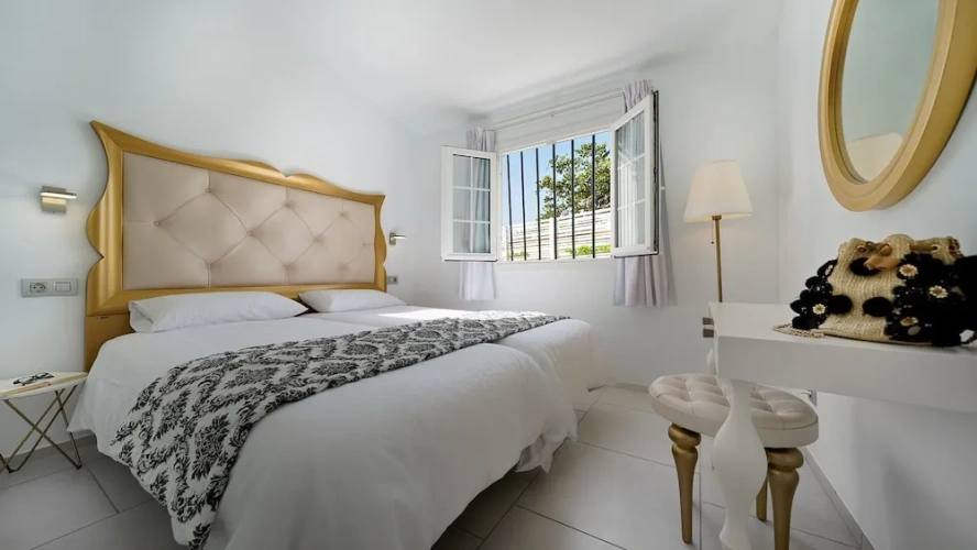 Deluxe Suite