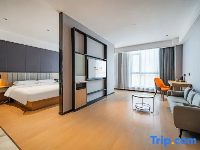 Deluxe Triple Family Suite with street view