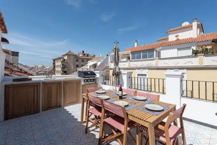 2 Bedrooms Apartment with city view
