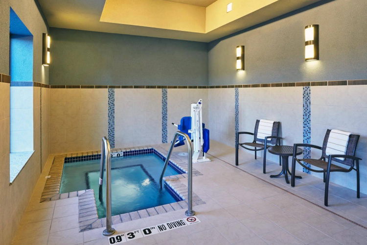 Hampton Inn & Suites Milwaukee/Franklin photo 17