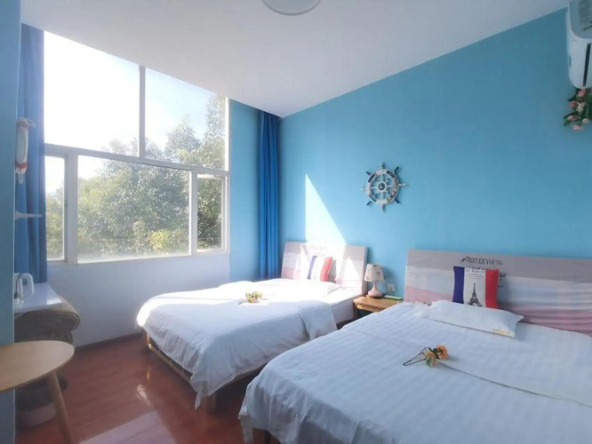 Yiliang Yuwang Theme Hotel