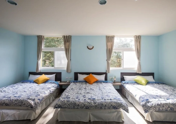 Standard Family room with garden view