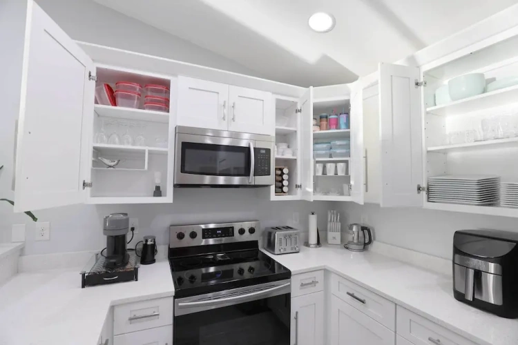 3 Bedrooms Apartment
