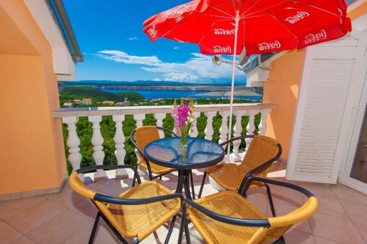 2 Bedrooms Apartment with balcony and with sea view