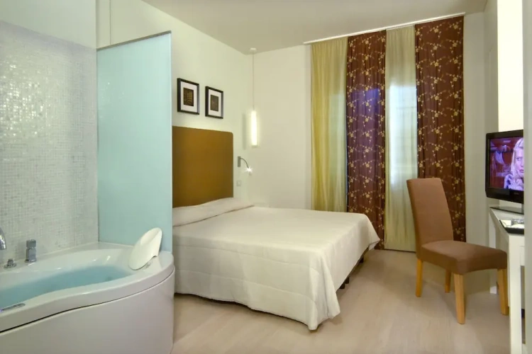 Classic Double room with city view