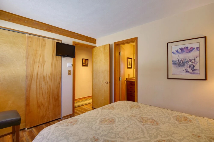Silverthorne Condo: Patio, Mtn Views, Pool Access!
