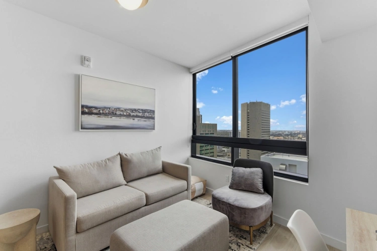 2 Bedrooms Apartment with city view