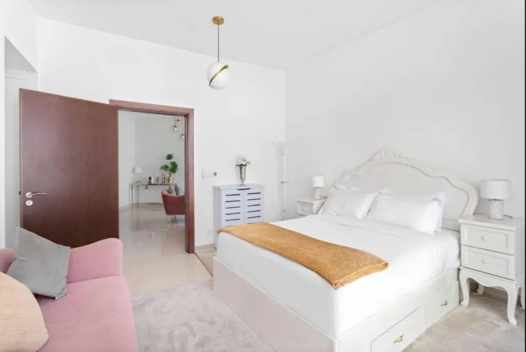 Elegant high-rise 1-Bdrm apartment w/ smart access