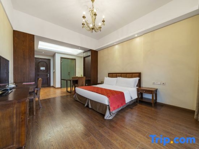 Standard Double room with lake view