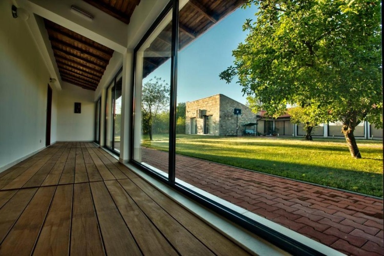 4 Bedrooms Cottage