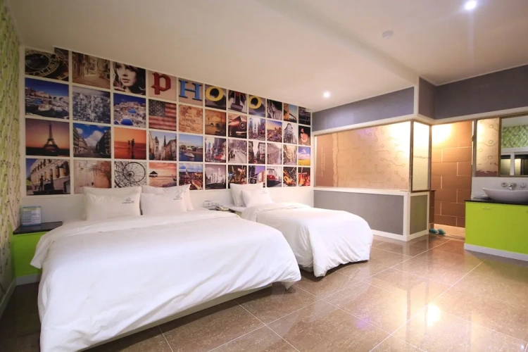 Standard Twin room with balcony
