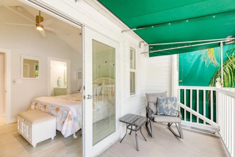 Bahamian Reed by Avantstay Walk to Everything w Community Pool Week Long Stays Only