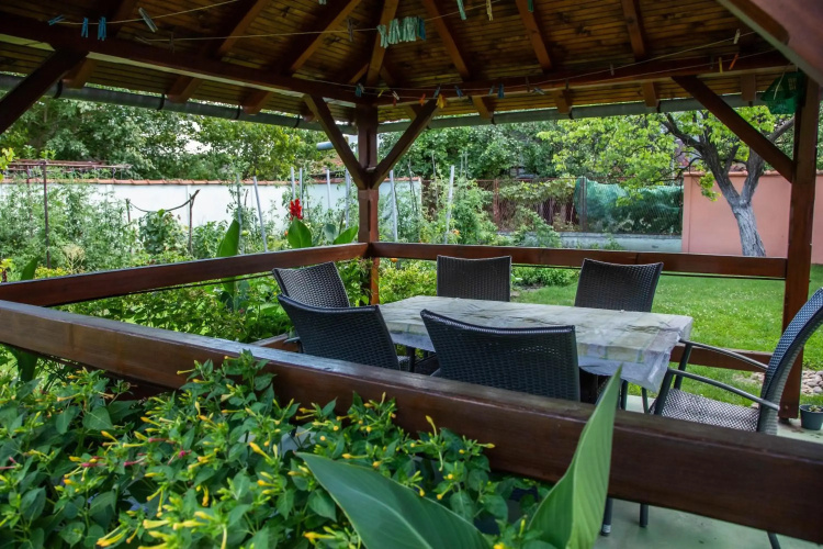 Garden Apartment 2