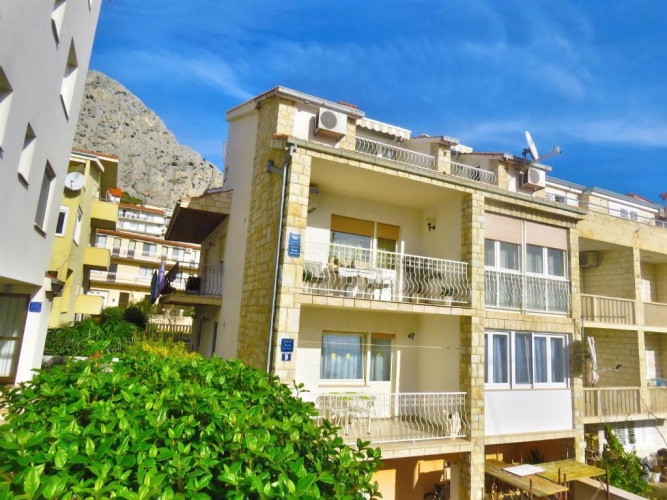 3 Bedrooms Apartment