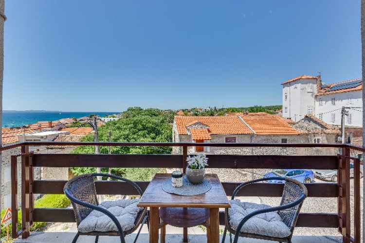 Apartment with balcony