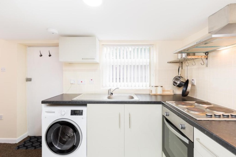 1 Bedroom Apartment