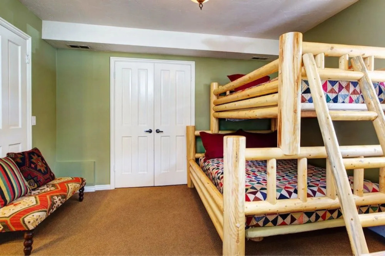 3BR 4BA Motherlode 4 Townhome by RedAwning