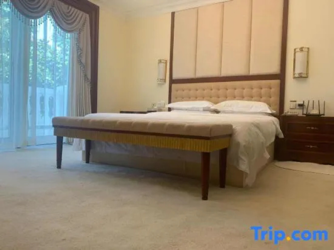 Xilei Hailu Guesthouse