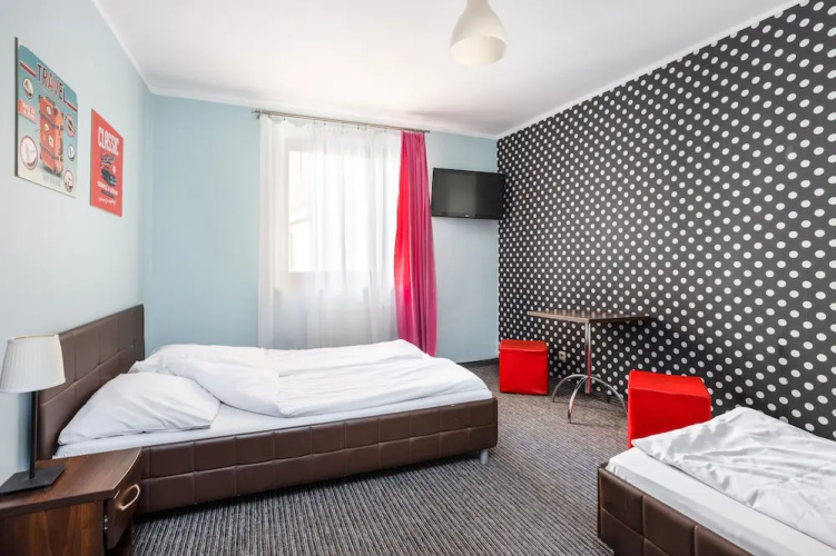 Shick Hostel & Apartments