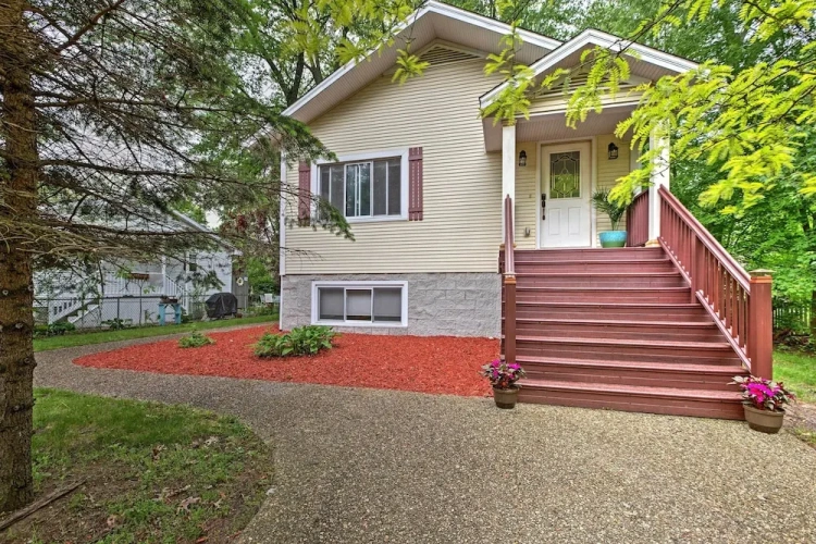 4 Bedrooms Cottage