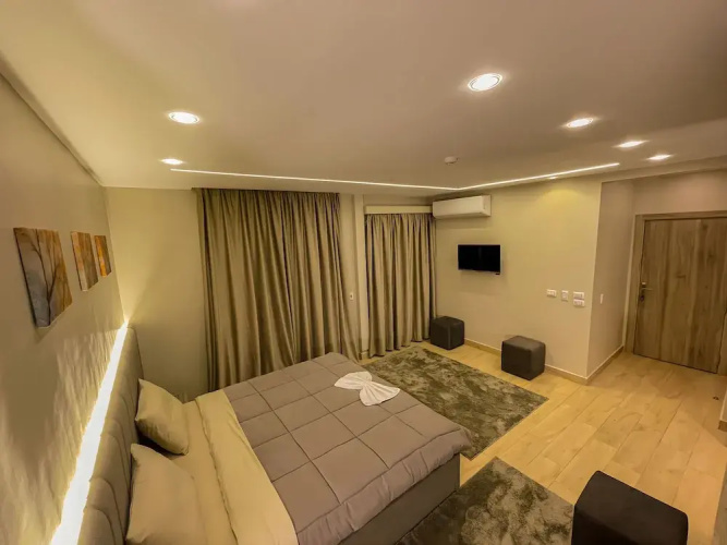 Holy Sheet Plus, Boutique Hotel
