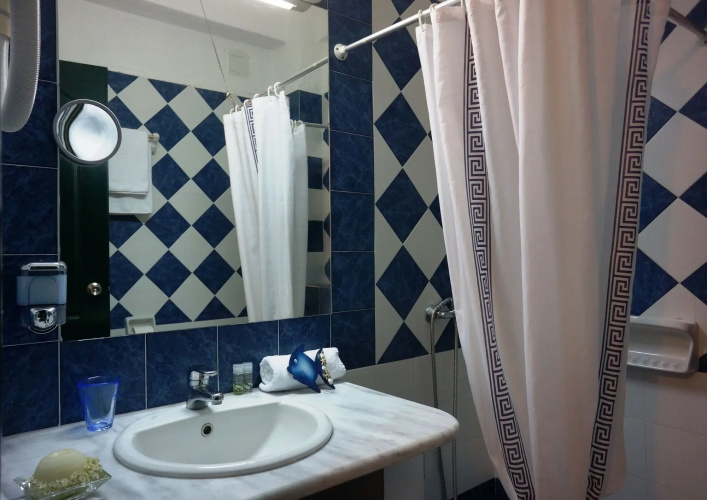 Cavos Bay Hotel and Studios