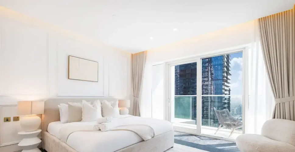 LUX Lavish Suite with Full Marina View 4