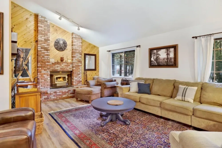 3 Bedrooms Cottage with balcony