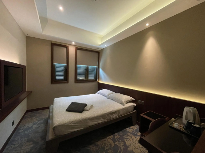 AM Hotel