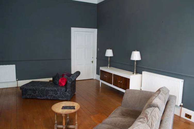 2 Bedroom Apartment With Free Parking
