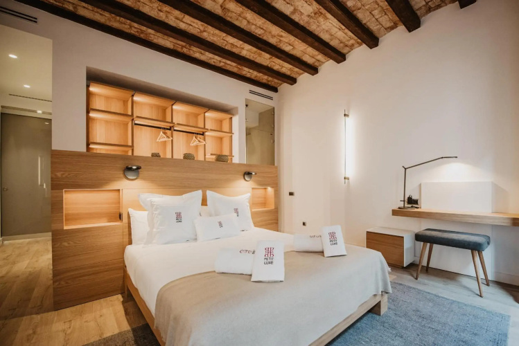 Petit Luxe St. Pere