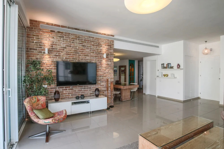 High Standard Seaside Apartment w/ Parking