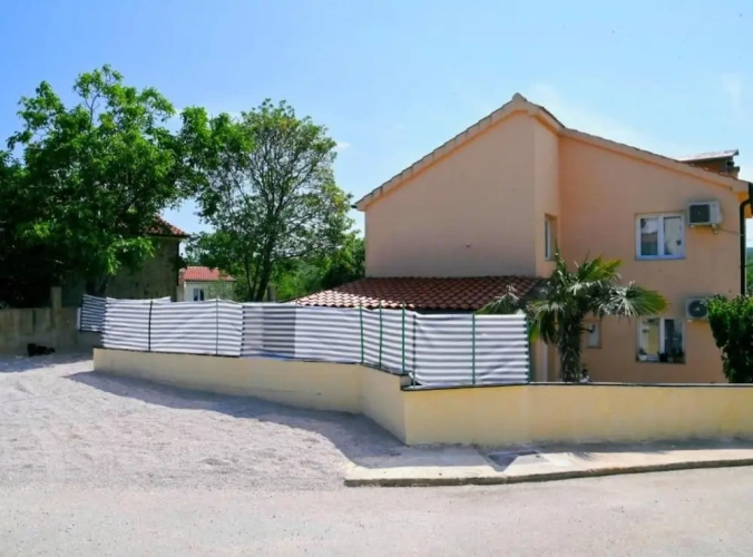 4 Bedrooms Cottage