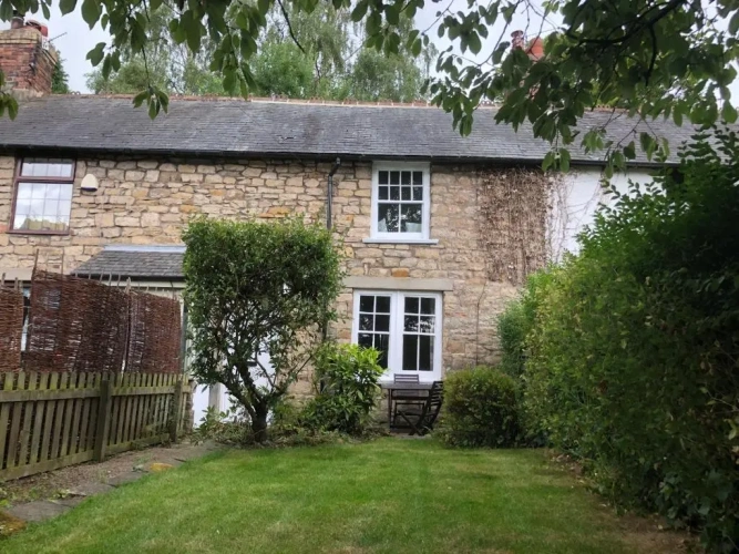 2 Bedrooms Cottage